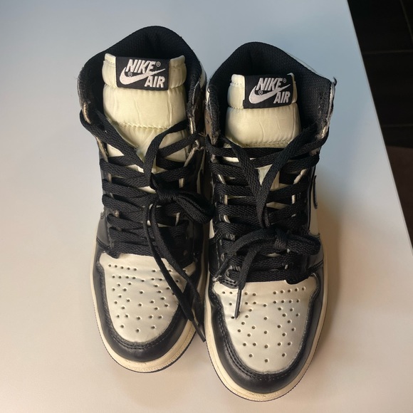 Air Jordan 1 Retro High OG 'Dark Mocha' 555088-105
Mens size 5.5 or woman’s sz7 - Picture 3 of 7